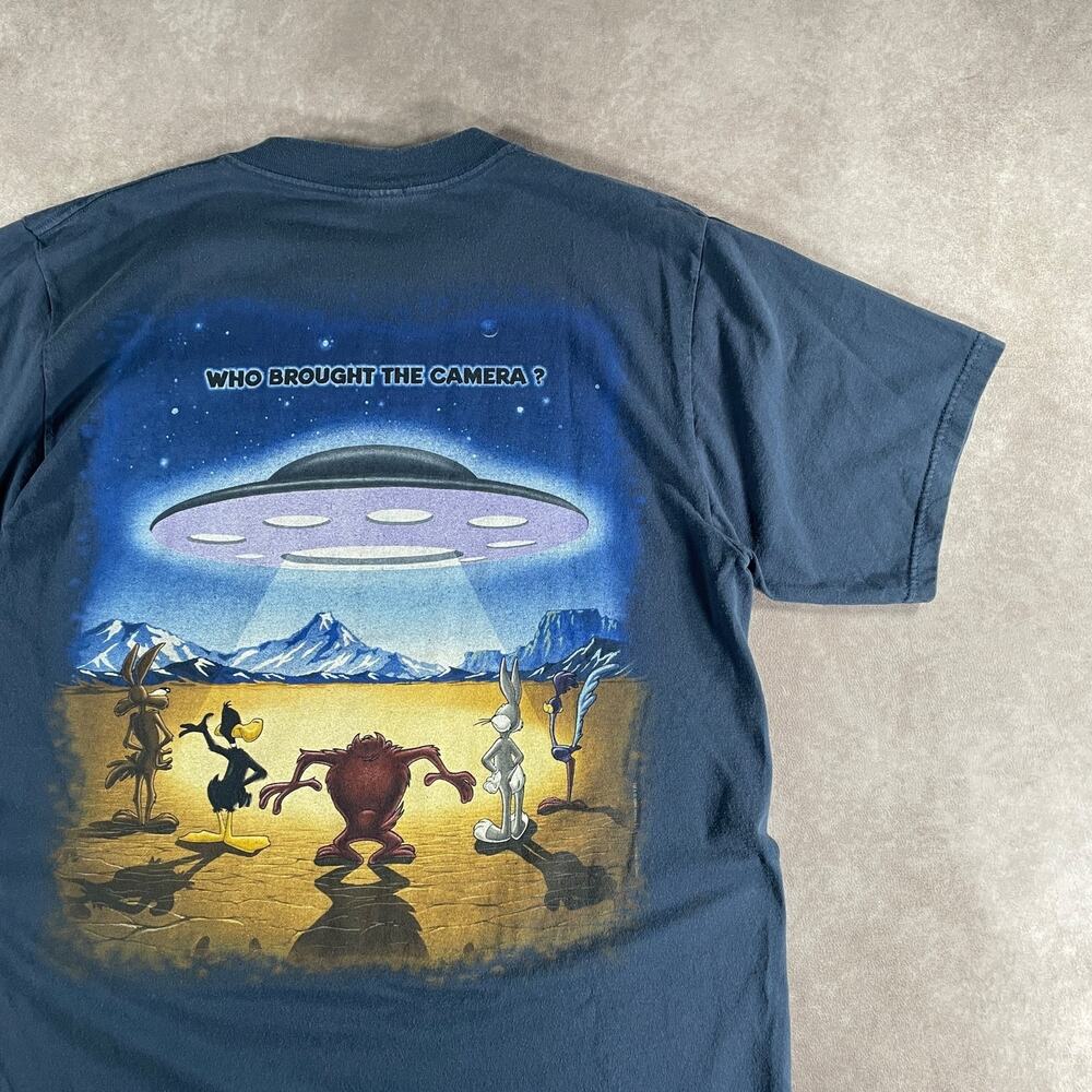 Vintage 90s Looney Tunes UFO Aliens Who Brought Camera T-Shirt Large Cartoon Tee